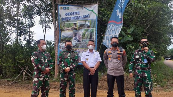 TMMD ke-112 Kodim 0414 Belitung Buka Akses Wisata Batu Begalang di Kecamatan Manggar