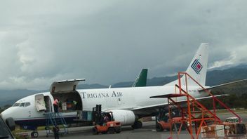 Ahead Of New Year's Eve, Trigana Air Floods Orders To Transport Soft Drinks, Chicken Meat And Basic Foods To Papua