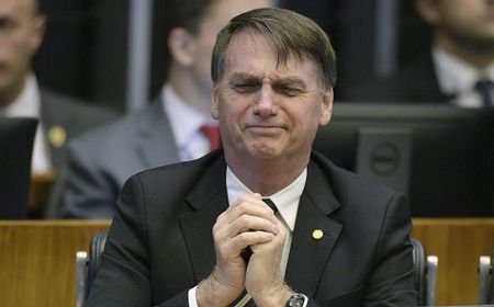 Brasil Setujui Penggunaan Darurat Sinovac ketika Presiden Bolsonaro Masih Skeptis pada Vaksinasi