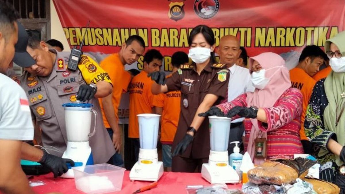 Police Blender Narcotics Worth IDR 2.5 Billion Witnessed By 10 Suspects In The Destruction Of Barbuk In Jambi