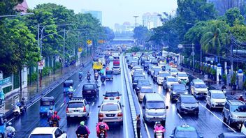 ジャカルタの交通は再び混雑し始めるが、運輸庁は奇数偶数のナンバープレート規制を適用したくない