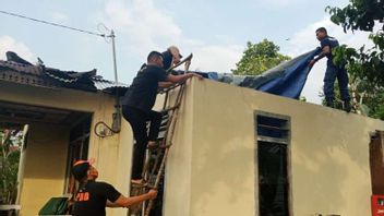 Puting Beliung Rusak Belasan Rumah di Belitung