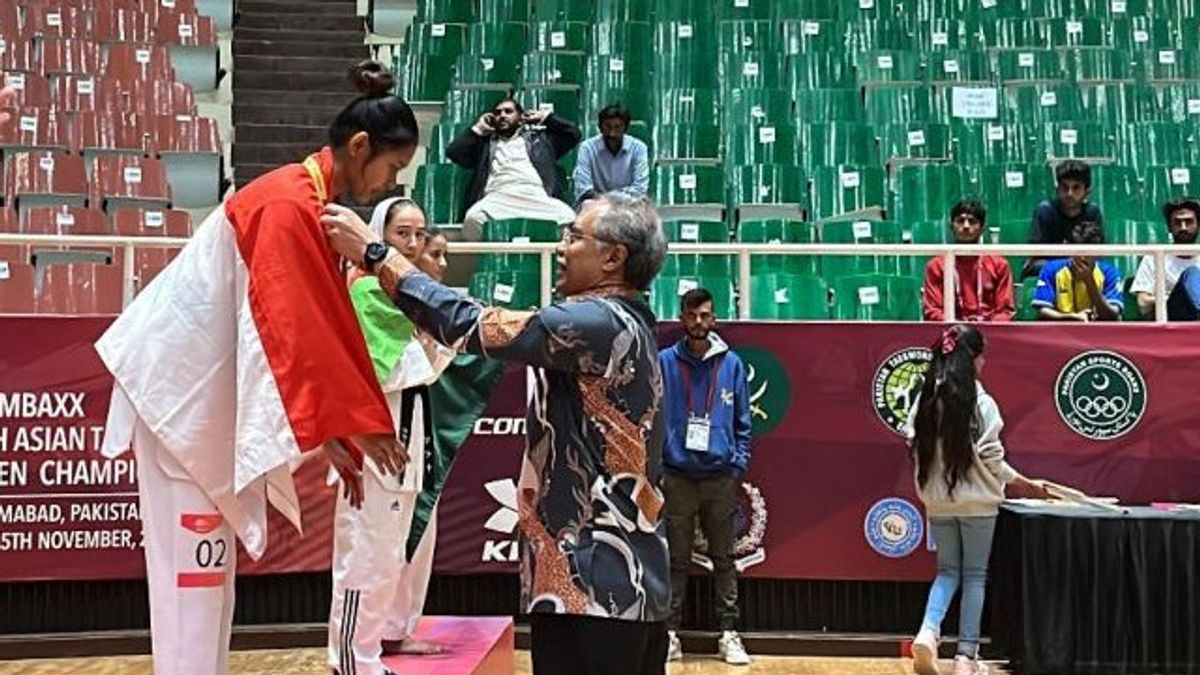 Ni Kadek Heni Wins Gold Medal At The Taekwondo Asian Championship In Pakistan