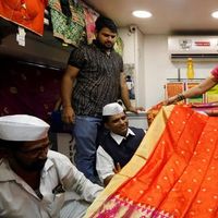 Ini Asal Usul Pakaian Adat Sari dari India