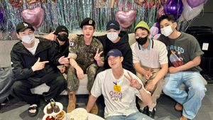 Disambut Para Member, Jin BTS Selesai Wajib Militer