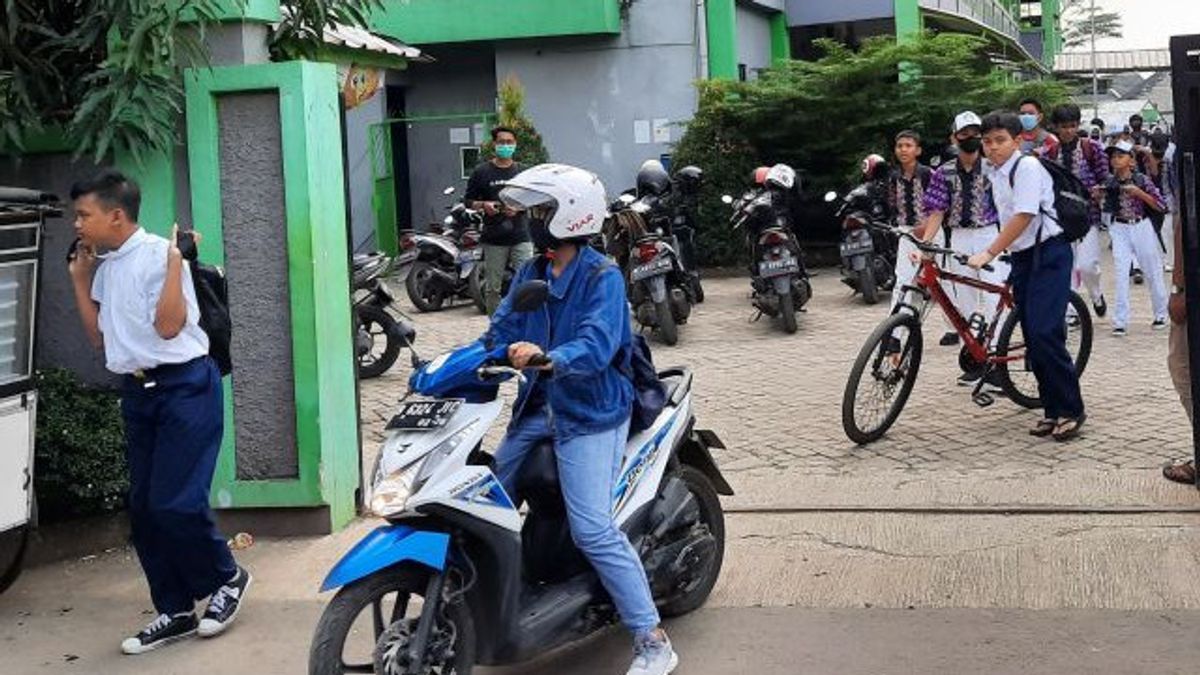 Students In Tangerang Regency Will Be Prohibited From Bringing Motorcycles To School