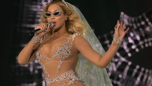 Beyoncé Dituding Meniru Desainer Jepang untuk Hiasan Kepala Robot Tur 'Renaissance'