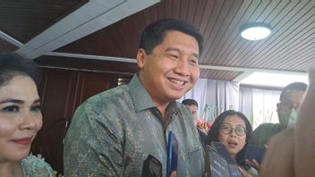 Maruarar Sirait Takes Care Of Member's Card To Join Gerindra