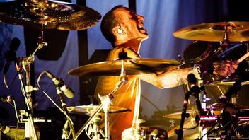 鼓手Godsmack怀疑，如果不是金属歌曲，Lux Aterna会很受欢迎