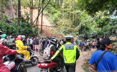 Longsor di Desa Tonjong, Arus Lalin Sukabumi ke Palabuhanratu Dialihkan Lewat Cikidang