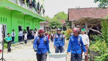 Trenggalek Firefighters Secure Pythons Entering Ponpes Darissulaimaniyah