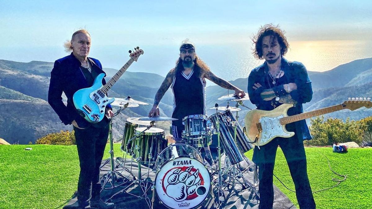 The Winery Dogs Releases Mad World Music Video, Second Single From Album III