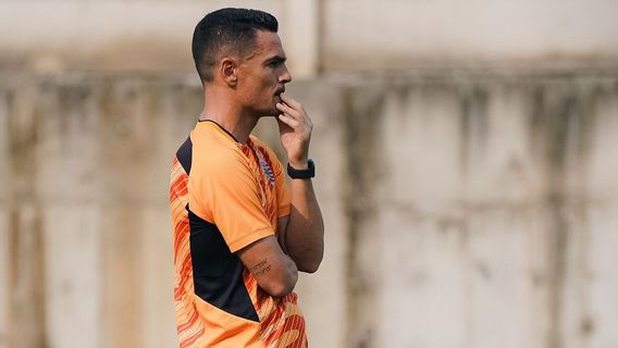 Carlos pena exhorte Persija à paraître plus courageux contre les combats précises