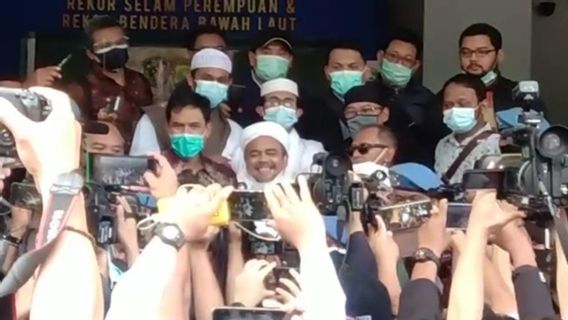 11 Jam Diperiksa, Rizieq Ditanya soal FPI oleh Polisi