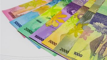 Rupiah Senin Dibuka Makin Mendekati Rp16.000 per Dolar AS