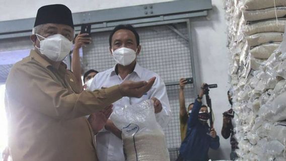 Pembkab Malang Mulai Salurkan Bantuan Beras, Per Keluarga Dapat 10 Kg