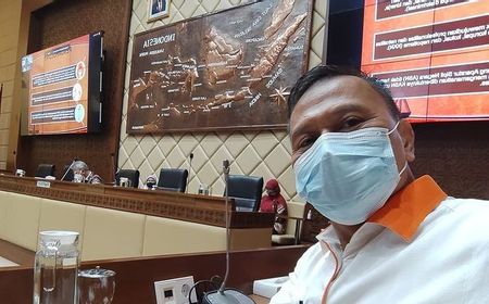 PKS: Berat! PPKM Terus Jalan, TKA Asing Terus Datang