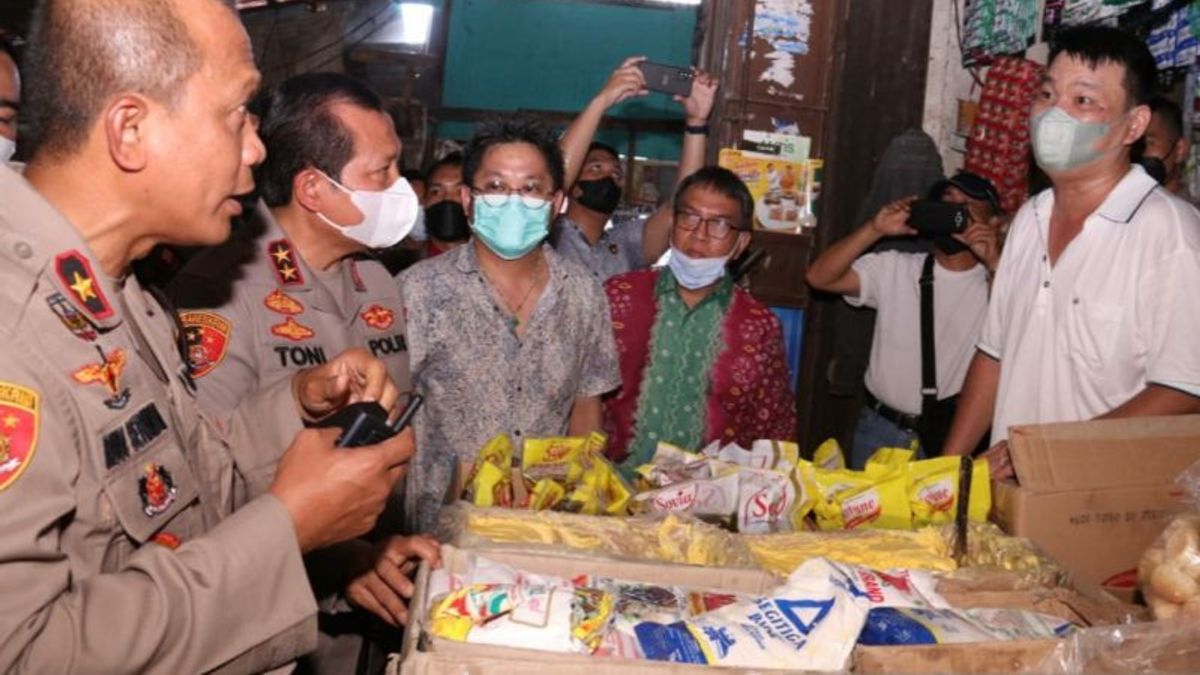 Distribusi Minyak Goreng Murah di Palembang, Harganya Cuma Rp14.000 Per Liter