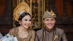 Rizky Febian et Mahalini procèdent à une réception de mariage à Jakarta