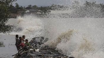 BMKG Peringatkan Gelombang Tinggi di Sejumlah Perairan Indonesia hingga 19 April
