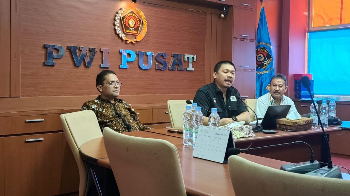 PWI Centre Affirms Legality of Hendry Ch Bangun, Report on Slander Cases And Counterfeiting