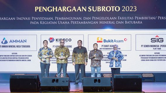 SIGとSemen Padangは、埋め立て地での持続可能なコミュニティのエンパワーメントとエンパワーメントにおけるイノベーションに対して、2023年のスブロト賞を受賞しました。