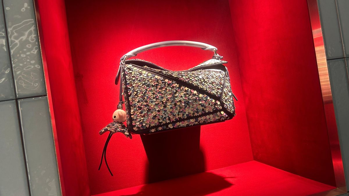 Rayakan 10 Tahun Eksistensi Tas Puzzle, Pop Up Store Loewe di Jakarta Pamerkian 19 Seri Ekslusif 