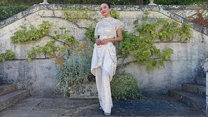 6 Potret Menawan Raline Shah, Kenakan Gaun Putih Hadiri Kondangan Outdoor