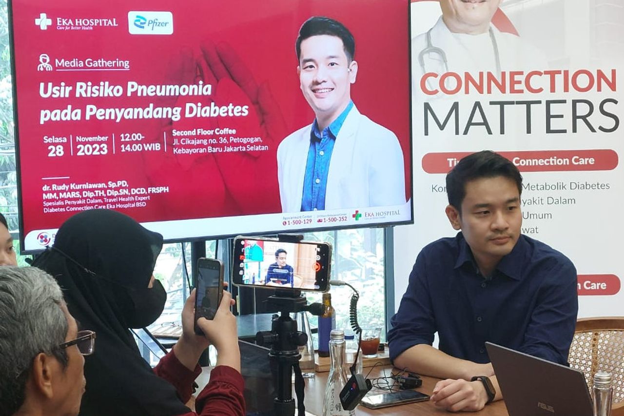 الاحتفال بيوم السكري ويوم الالتهاب الرئوي ، مستشفى إيكا عنوان الحوار الصحي مع PT Pfizer Indonesia