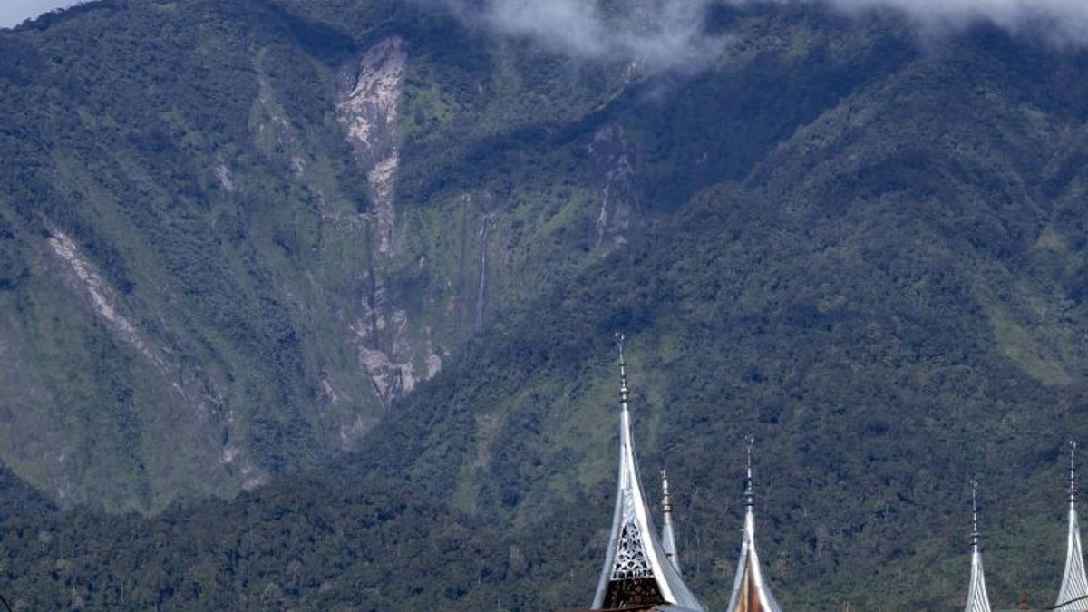 マラピ山は5月1日から12日まで7回噴火を記録し、最高アブ柱は1 Kmに達しました