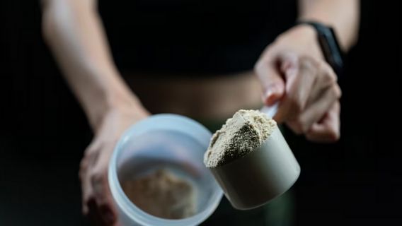 <i>Protein Powder</i> Terbuat dari Apa? Ketahui Komposisi dan Bahayanya Bila Dikonsumsi Terus-menerus