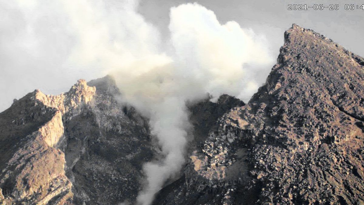 Gunung Merapi Kembali  Bergolak, Awan Panas dan Guguran Lava Meluncur Lima Kali Hari Ini, Status Siaga