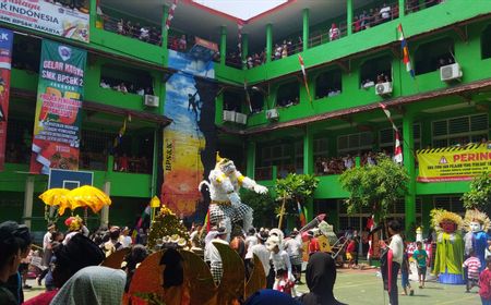 Ribuan Pelajar di Duren Sawit Ikuti Karnaval Budaya Nusantara dalam Puncak Perayaan HUT RI ke-79