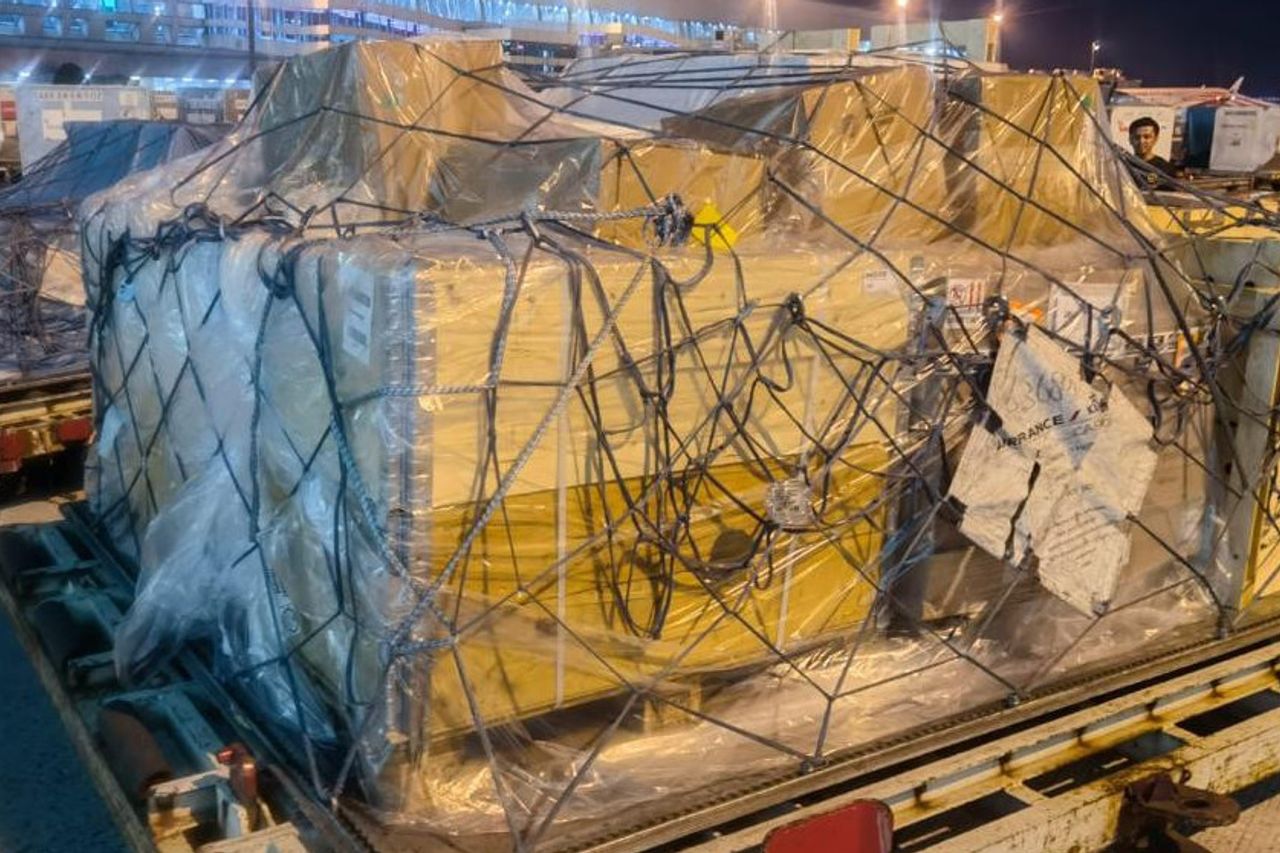 ソエッタ空港税関がオランダ起源の140,000粒のエクスタシーを阻止する、これは年代順のシリーズです