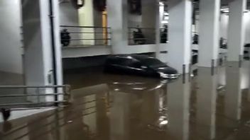 Tanggul Jebol, Mobil Penghuni Apartemen Serpong Gading Terendam Air