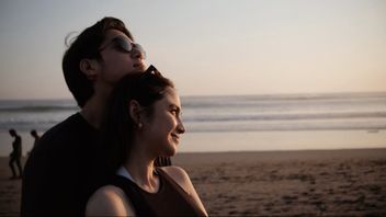 9 Potret Kisah Cinta El Rumi dan Syifa Hadju: Dari Sahabat, Restu Keluarga, hingga Lamaran Romantis