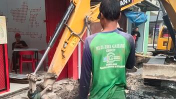 Jaringan Air Terputus, Warga Pademangan Keluhkan Dampak Proyek Galian