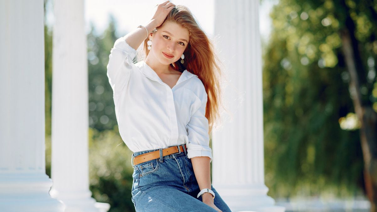 7 Tips Memadukan Celana Jeans <i>High Waist</i> untuk Tampil Kekinian
