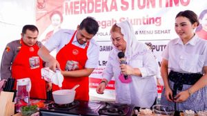 Wali Kota Medan Bobby Nasution Masak Menu Sehat Cegah Stunting dari Buku Resep Megawati