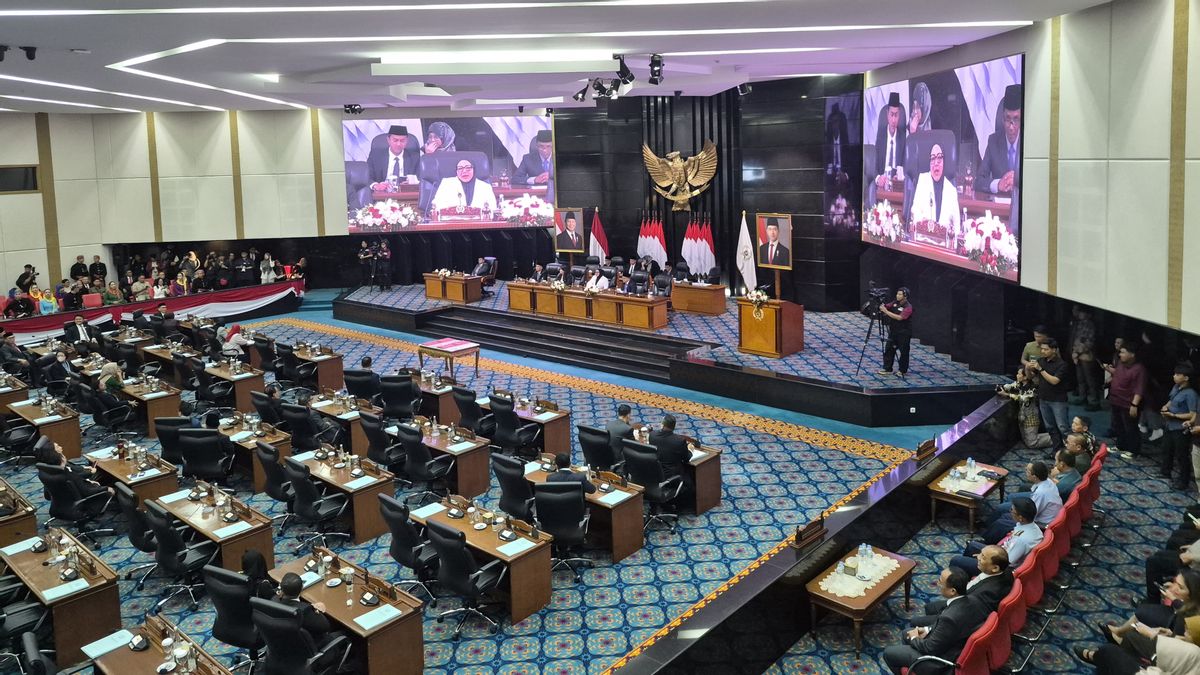 Rapat Paripurna DPRD DKI Alot, Interupsi Warnai Pengesahan 4 Raperda 