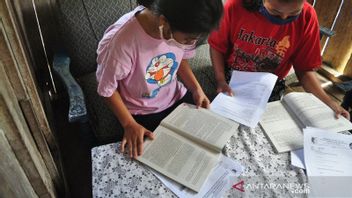 Online Schools Without Internet: A Struggle In A Remote Hamlet Of Central Sulawesi