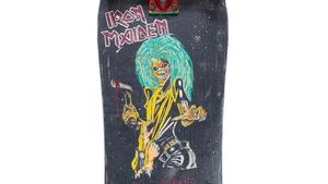 Replika Skateboard yang Dilukis Tangan Kurt Cobain Dirilis untuk Amal