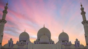 Suara Putri Gusdur Soal Larangan Masker Masjid Bekasi, Ingat Ditegur saat di Masjid Abu Dhabi
