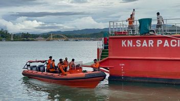 KM Putra Samudera, Shipwrecked By The Waves At Tanjung Toronipa Konawe