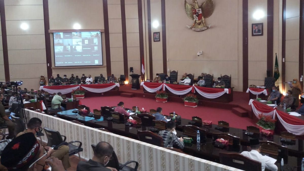 Dprd 举行棉兰市长鲍比 · 纳苏蒂翁就职全会提案