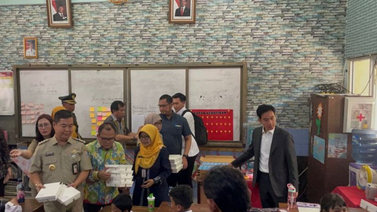 Vice President Gibran Was Also Present When Teguh Setyabudi Monitored The Nutritious Eating Trial In Menteng