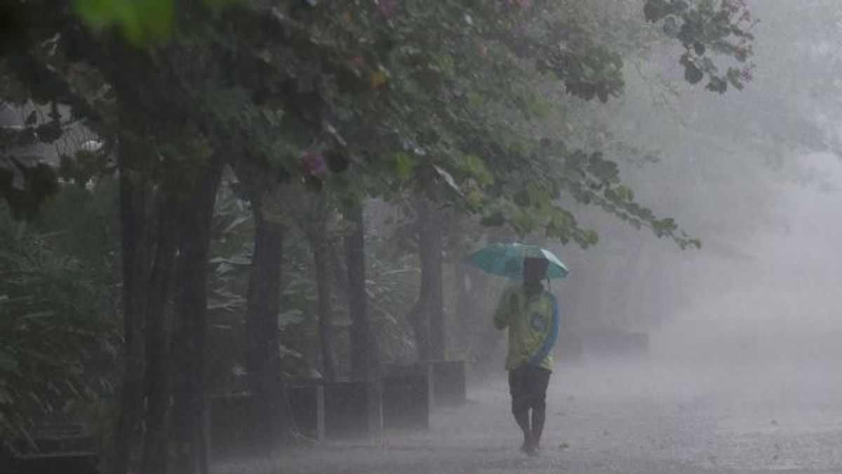 Prakiraan Cuaca Selasa 16 April, Mayoritas Kota Besar Diguyur Hujan