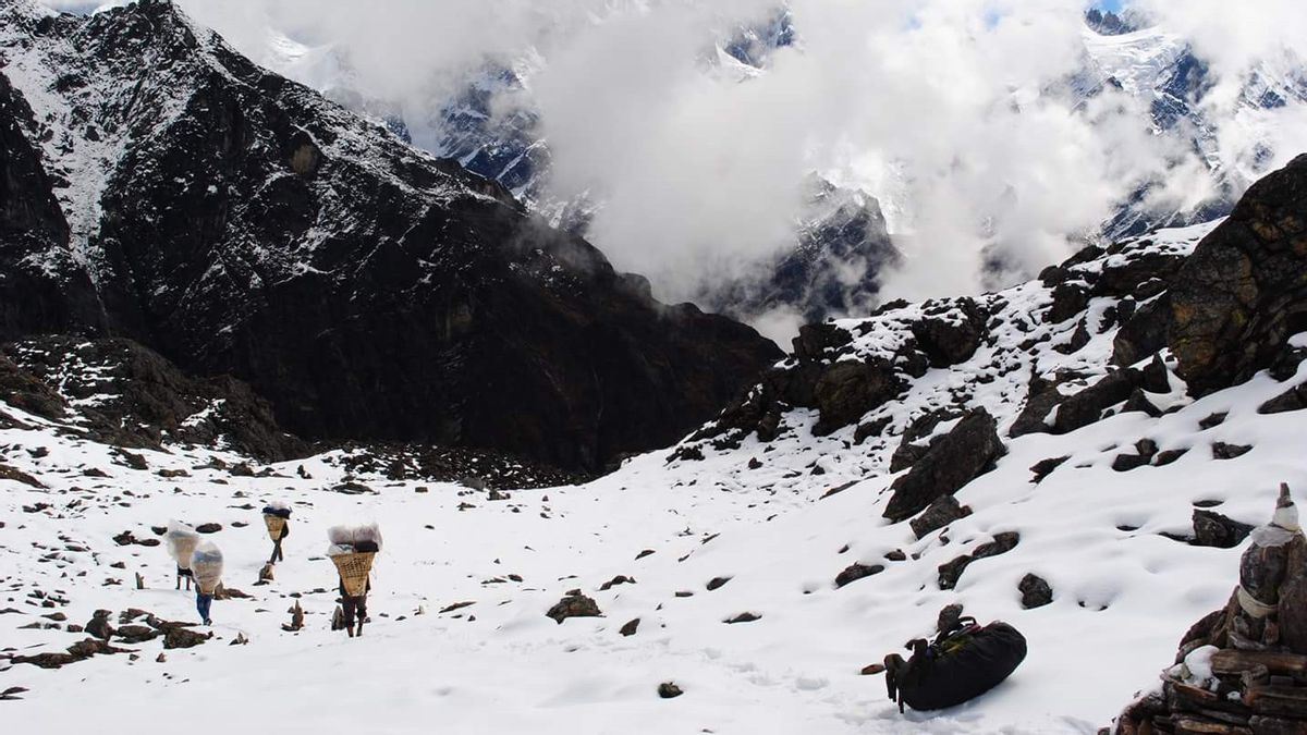 Otoritas Nepal Berencana Naikkan Biaya Izin Pendakian Gunung Everest