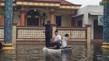 Tambun Sungai Angke Bekasi Masih Terjebak Banjir hingga 1,5 Meter