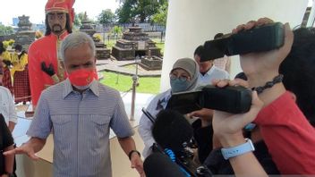 Ganjar Pranowo Meets A Number Of People In Makassar